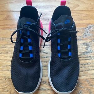 Women’s Nike Air Max Motion 2